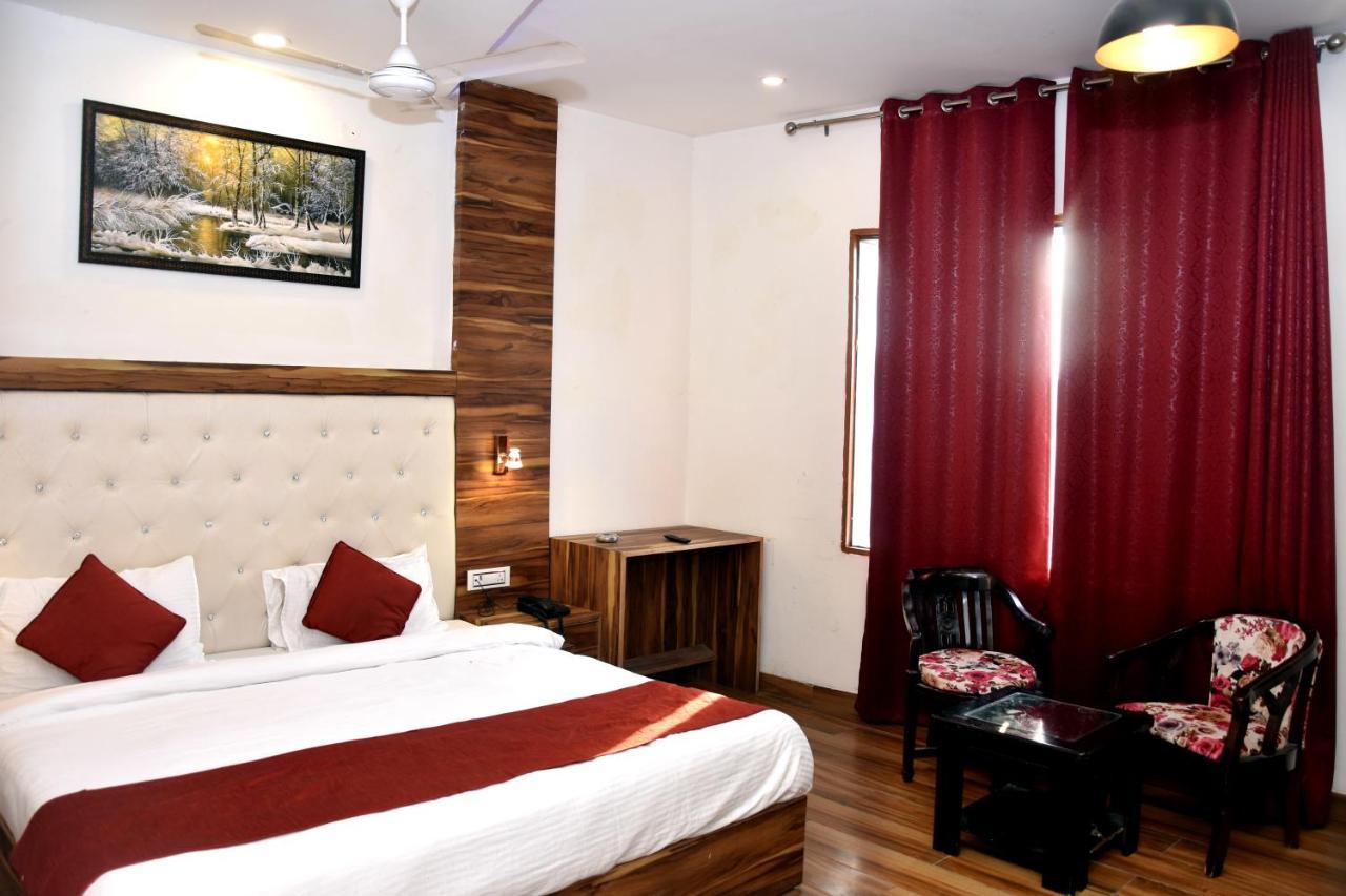 Hotel D Plaza Zirakpur Exterior photo