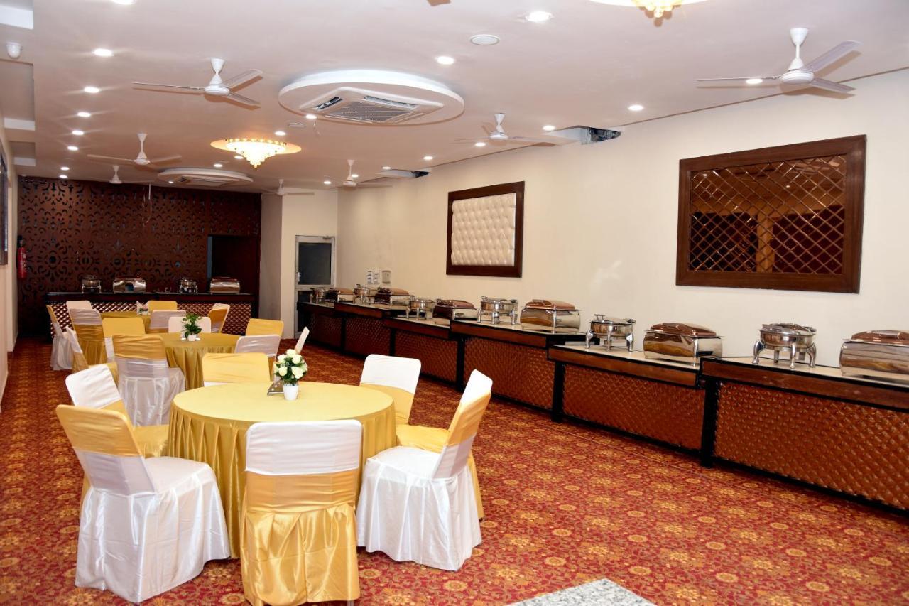 Hotel D Plaza Zirakpur Exterior photo
