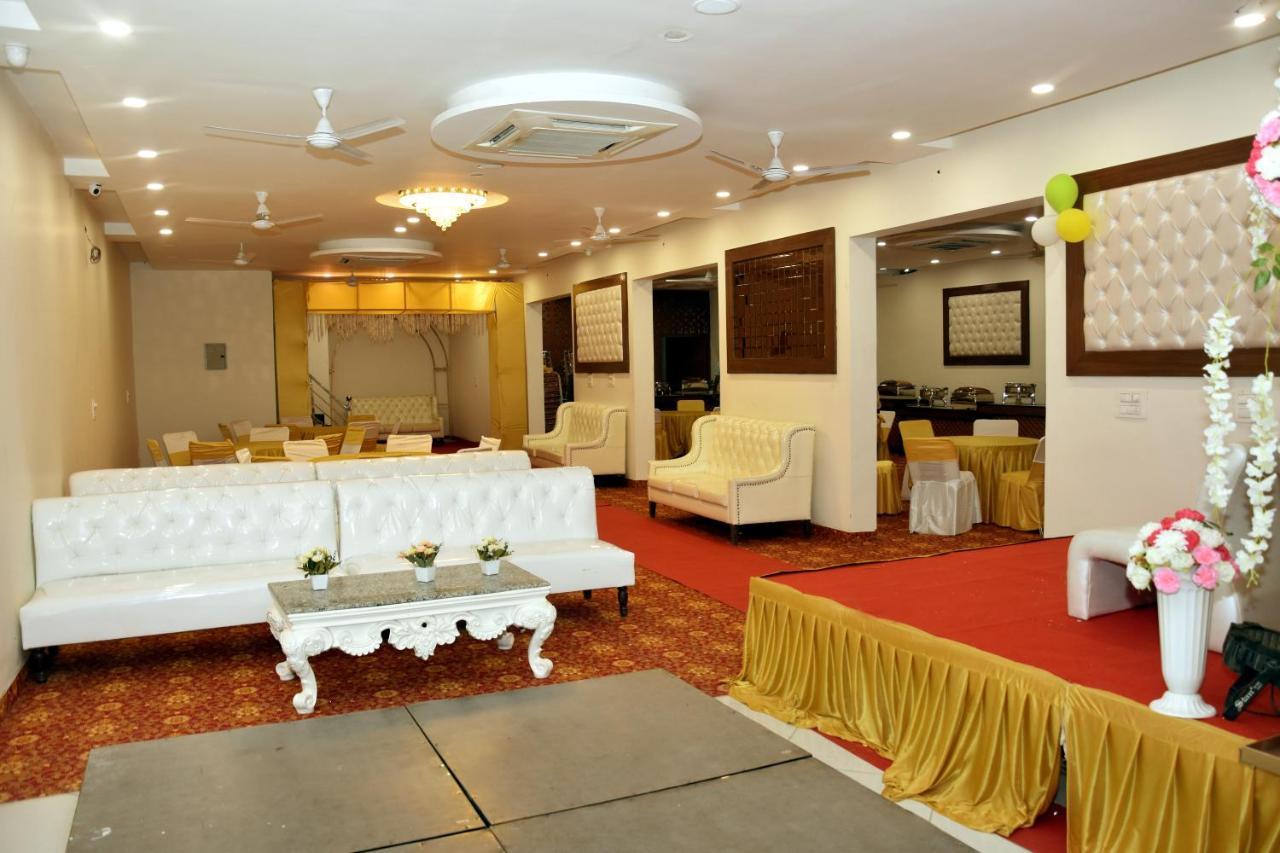 Hotel D Plaza Zirakpur Exterior photo