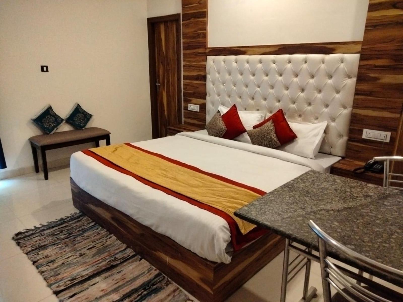 Hotel D Plaza Zirakpur Exterior photo