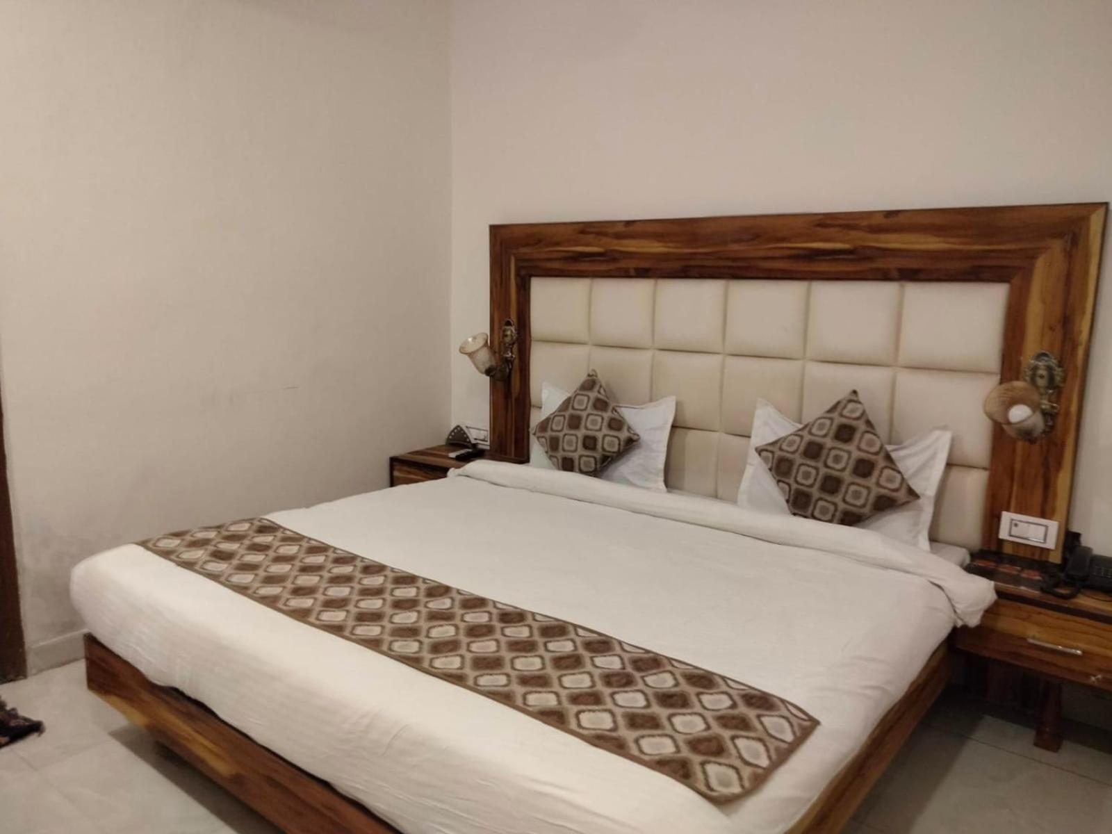 Hotel D Plaza Zirakpur Exterior photo
