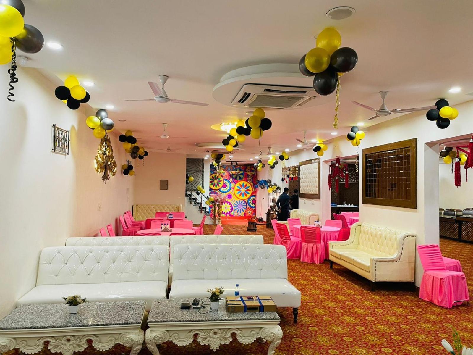 Hotel D Plaza Zirakpur Exterior photo