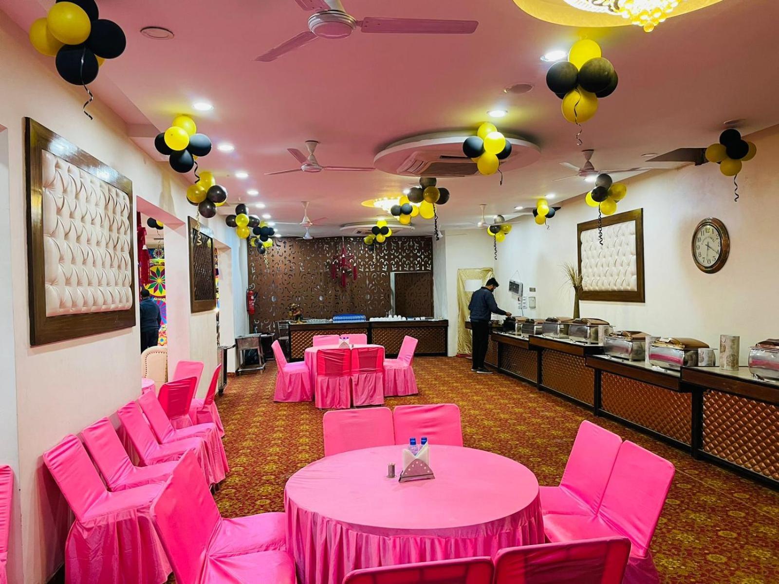 Hotel D Plaza Zirakpur Exterior photo