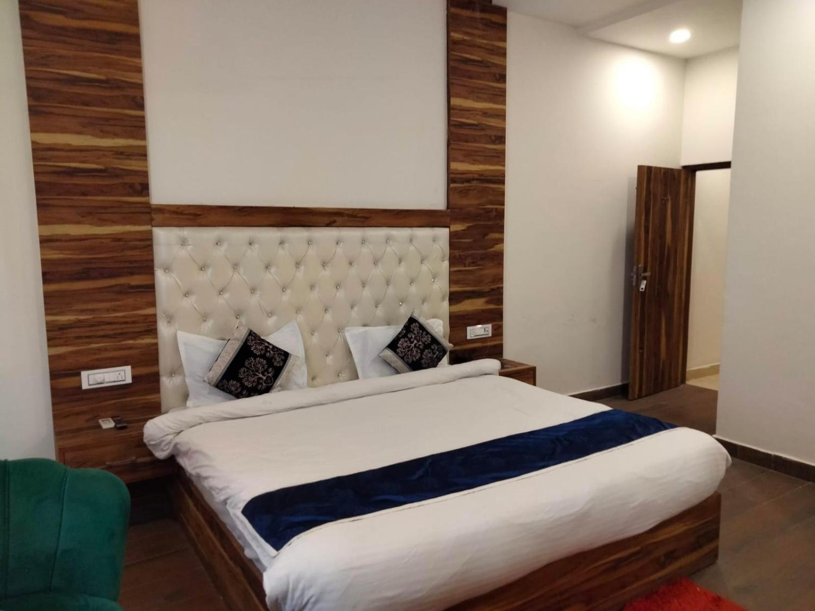 Hotel D Plaza Zirakpur Exterior photo