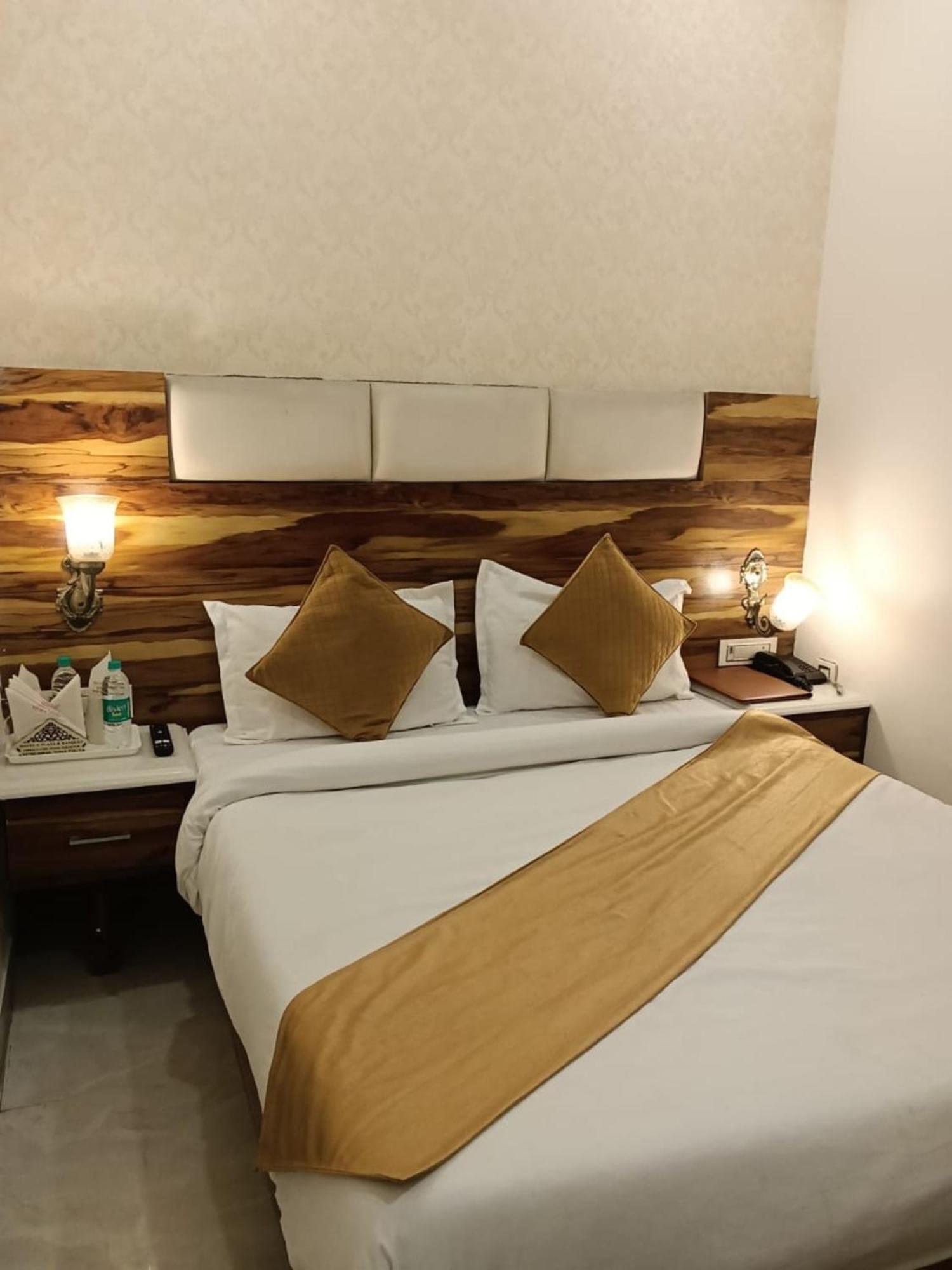 Hotel D Plaza Zirakpur Exterior photo