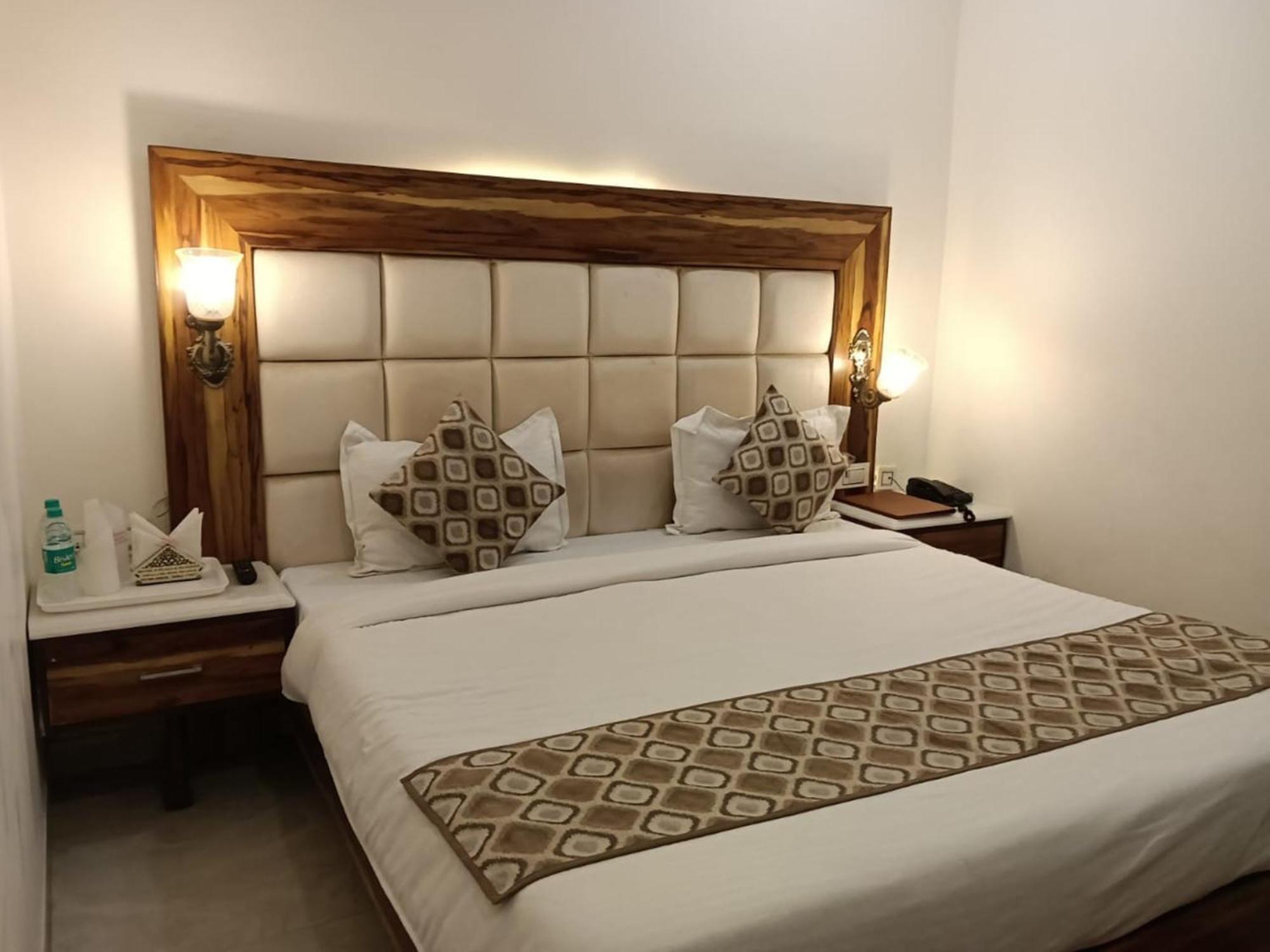 Hotel D Plaza Zirakpur Exterior photo
